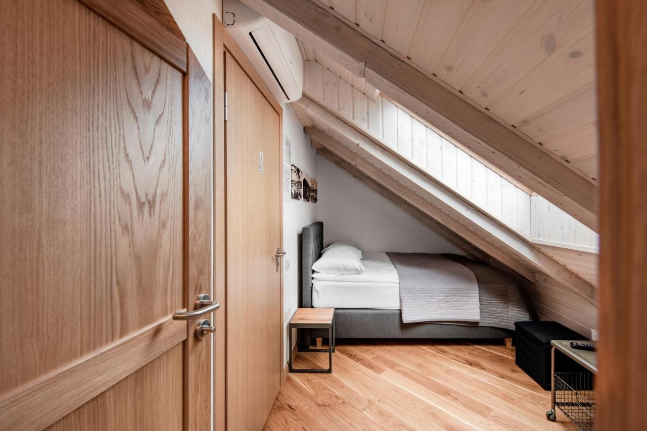 Small Attic Rooms In Kaunas Old Town Exterior photo